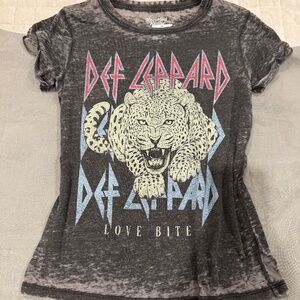 NWT Def Leppard Love Bites Graphic Tee